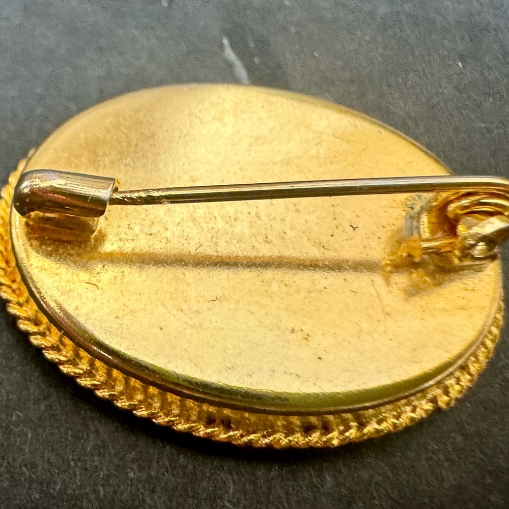 Floral Micro-Mosaic Oval Brooch in Multicolor and Gold - Picture 2 of 3